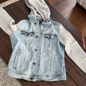 Hollister light was hooded jean jacket size-S